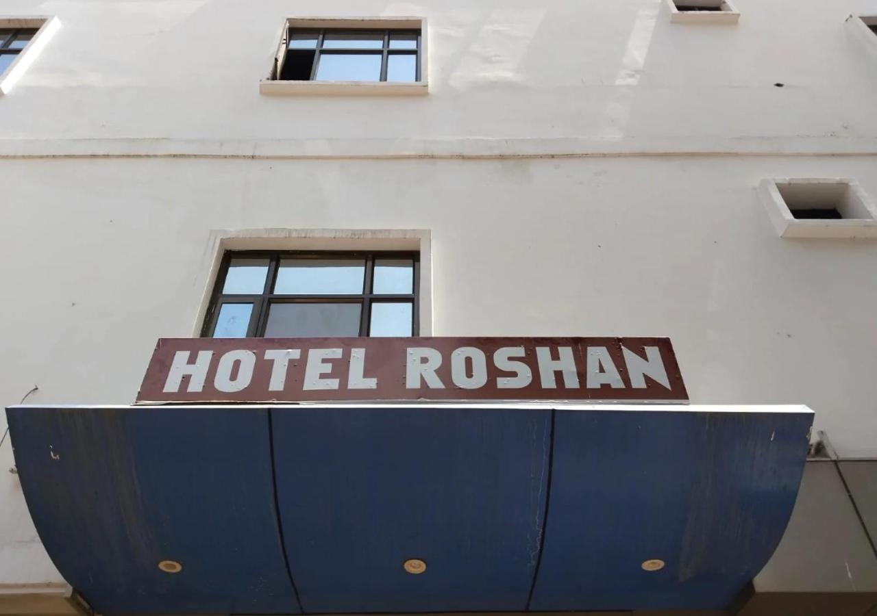 Hotel Roshan Варанаси Екстериор снимка