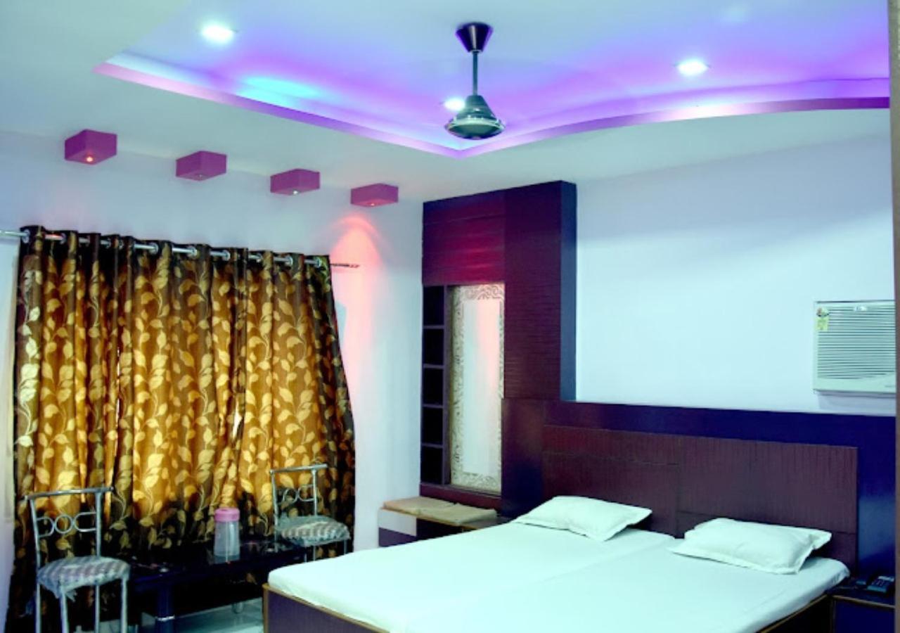 Hotel Roshan Варанаси Екстериор снимка