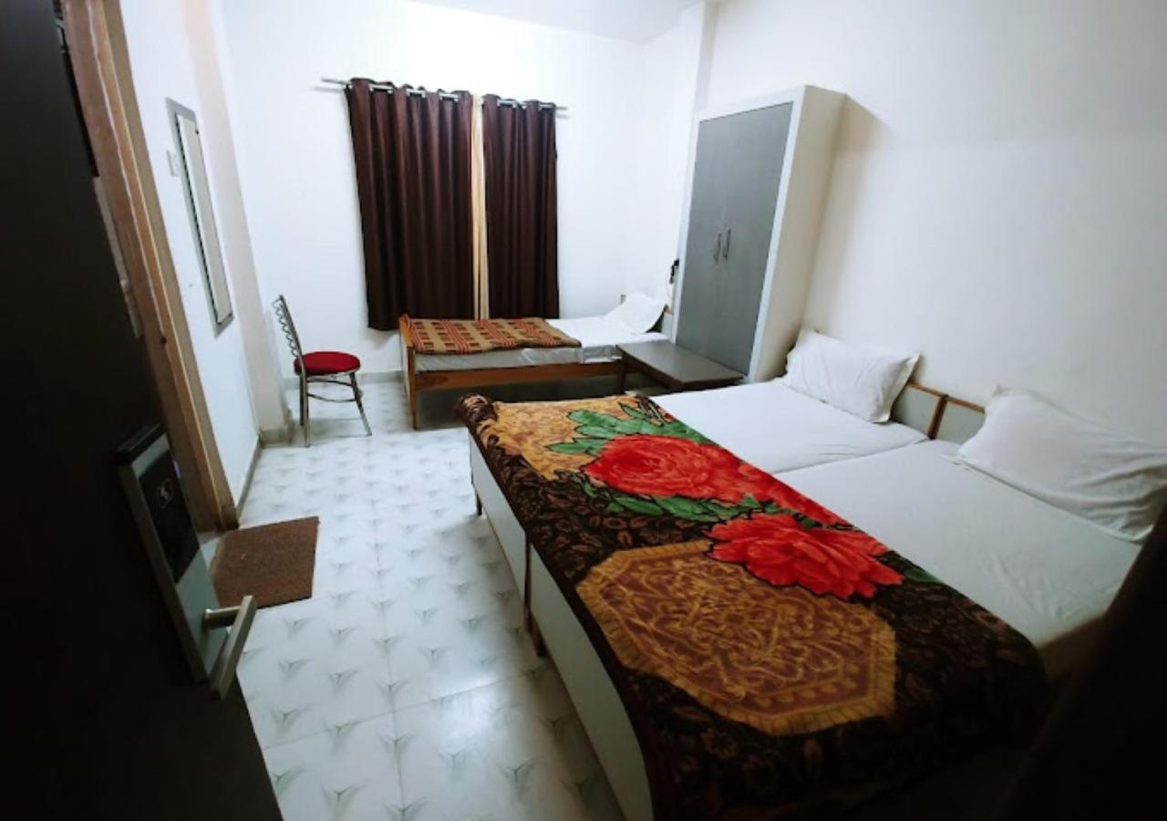 Hotel Roshan Варанаси Екстериор снимка