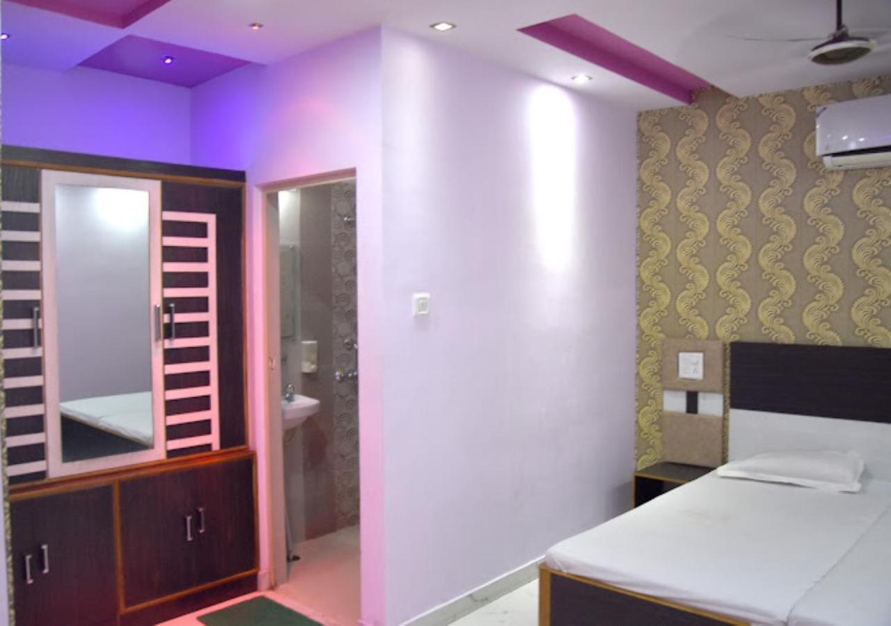 Hotel Roshan Варанаси Екстериор снимка